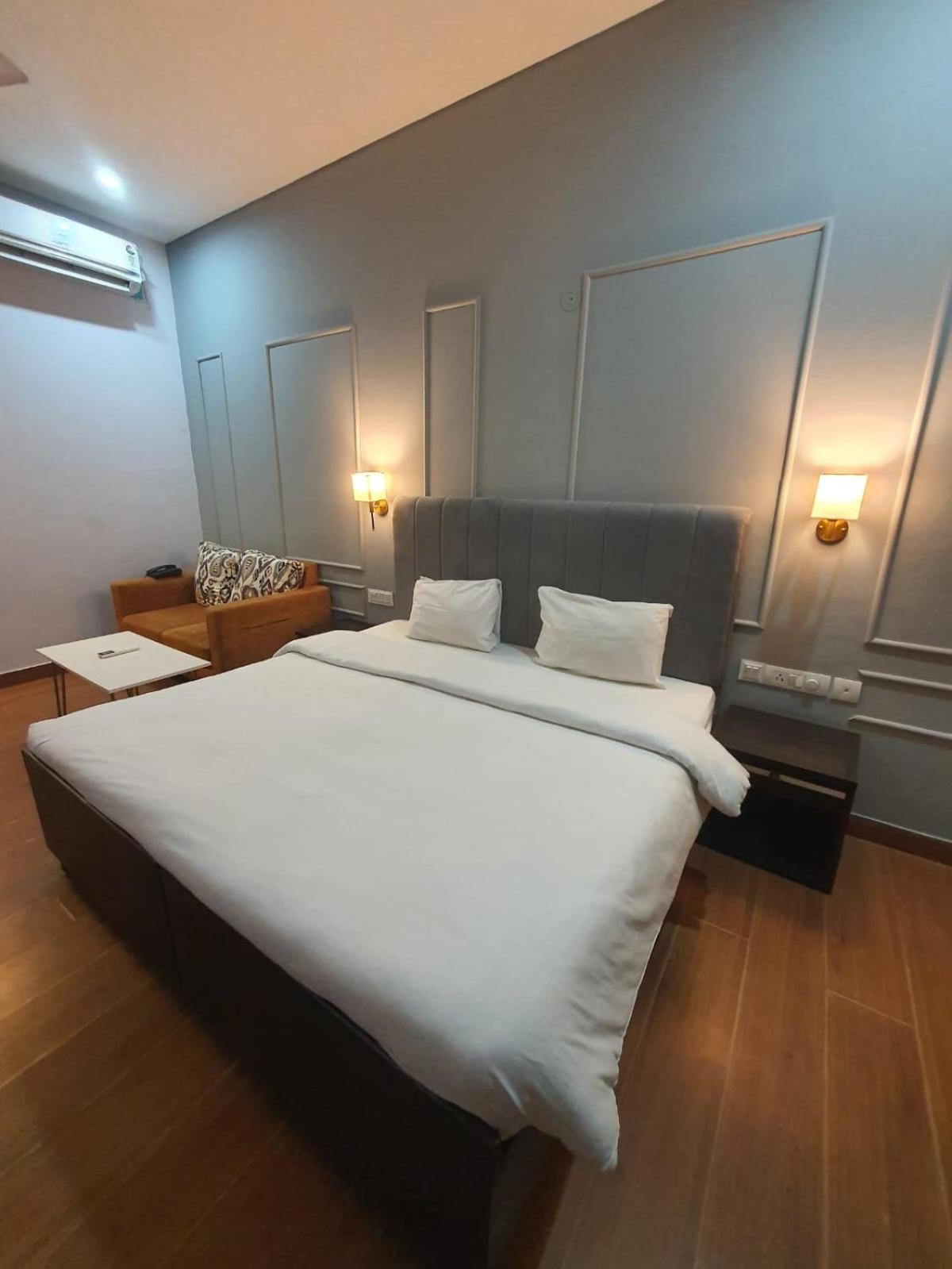 Mallenzo Suites Dlf Phase 1 Gurgaon Buitenkant foto