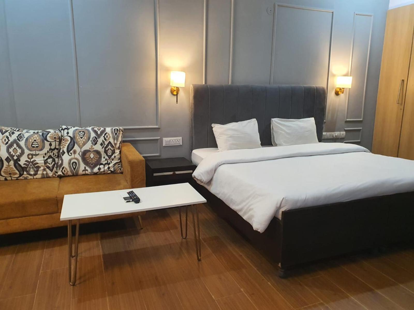 Mallenzo Suites Dlf Phase 1 Gurgaon Buitenkant foto