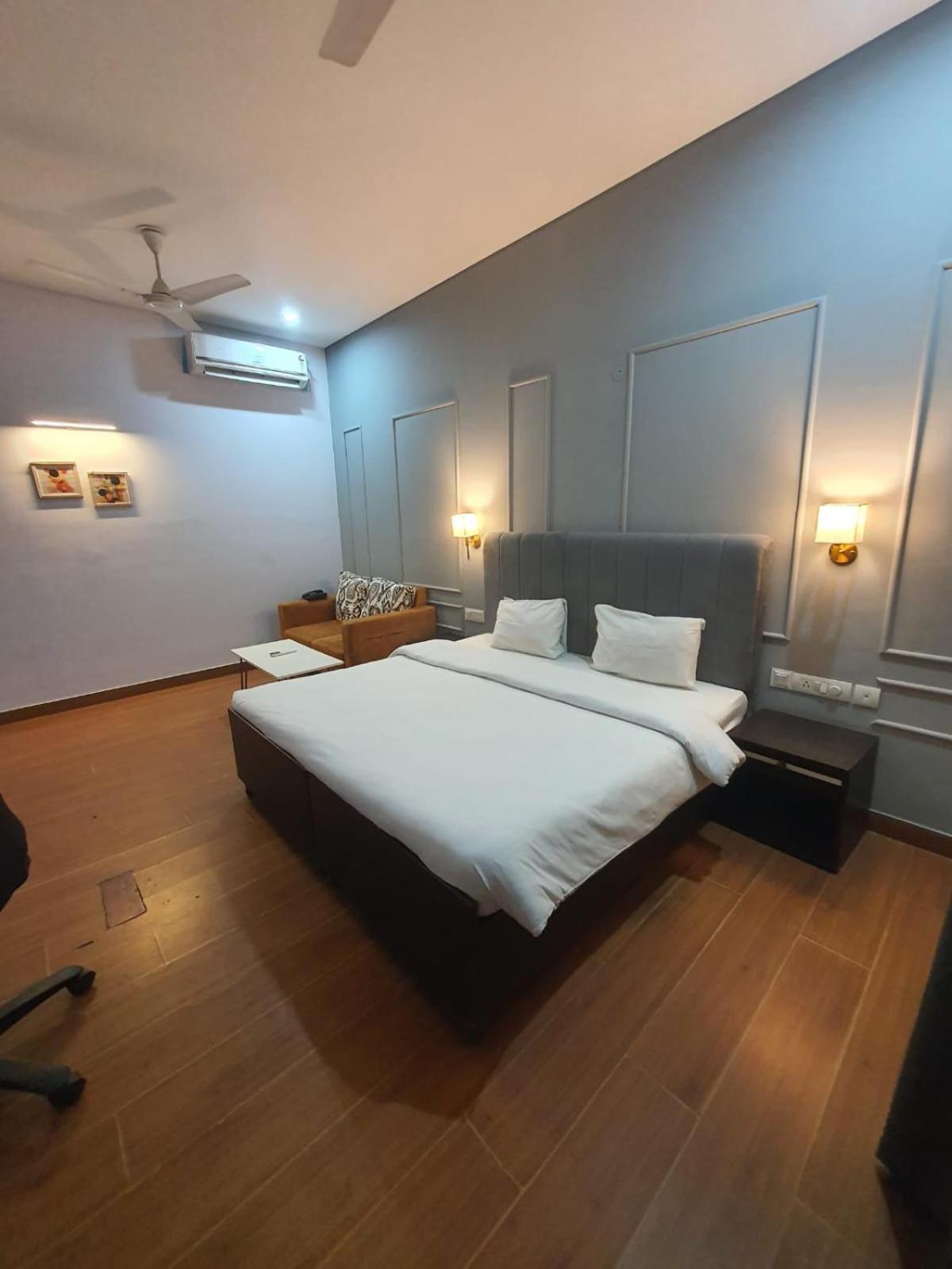 Mallenzo Suites Dlf Phase 1 Gurgaon Buitenkant foto