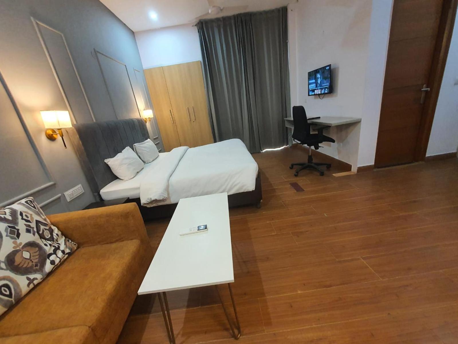 Mallenzo Suites Dlf Phase 1 Gurgaon Buitenkant foto