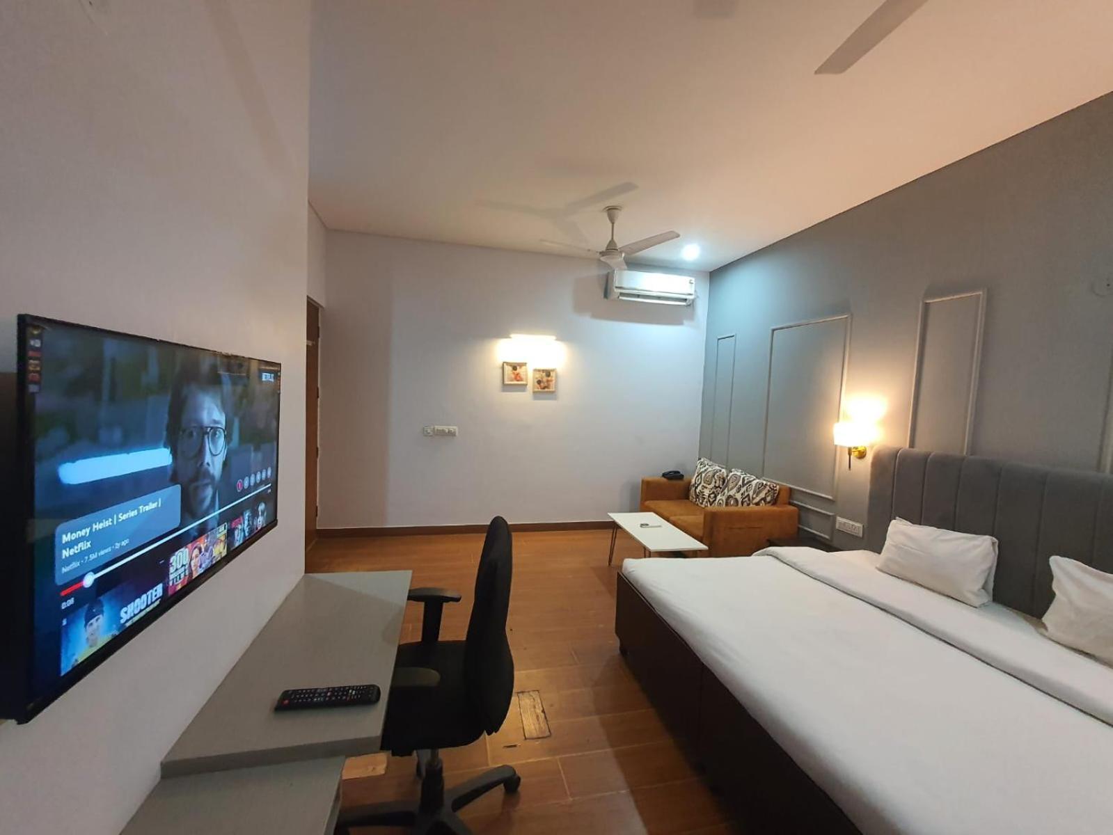 Mallenzo Suites Dlf Phase 1 Gurgaon Buitenkant foto