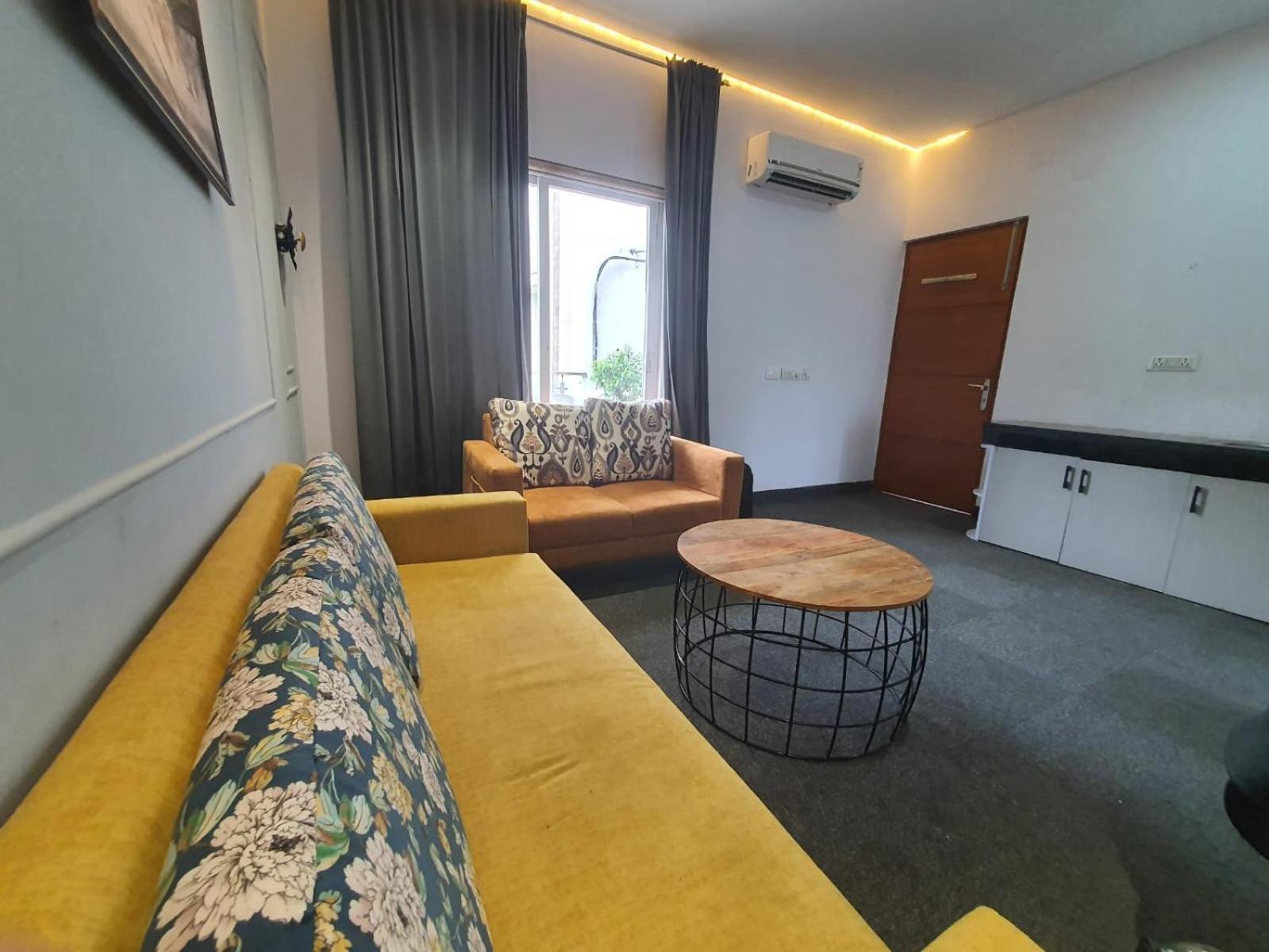 Mallenzo Suites Dlf Phase 1 Gurgaon Buitenkant foto