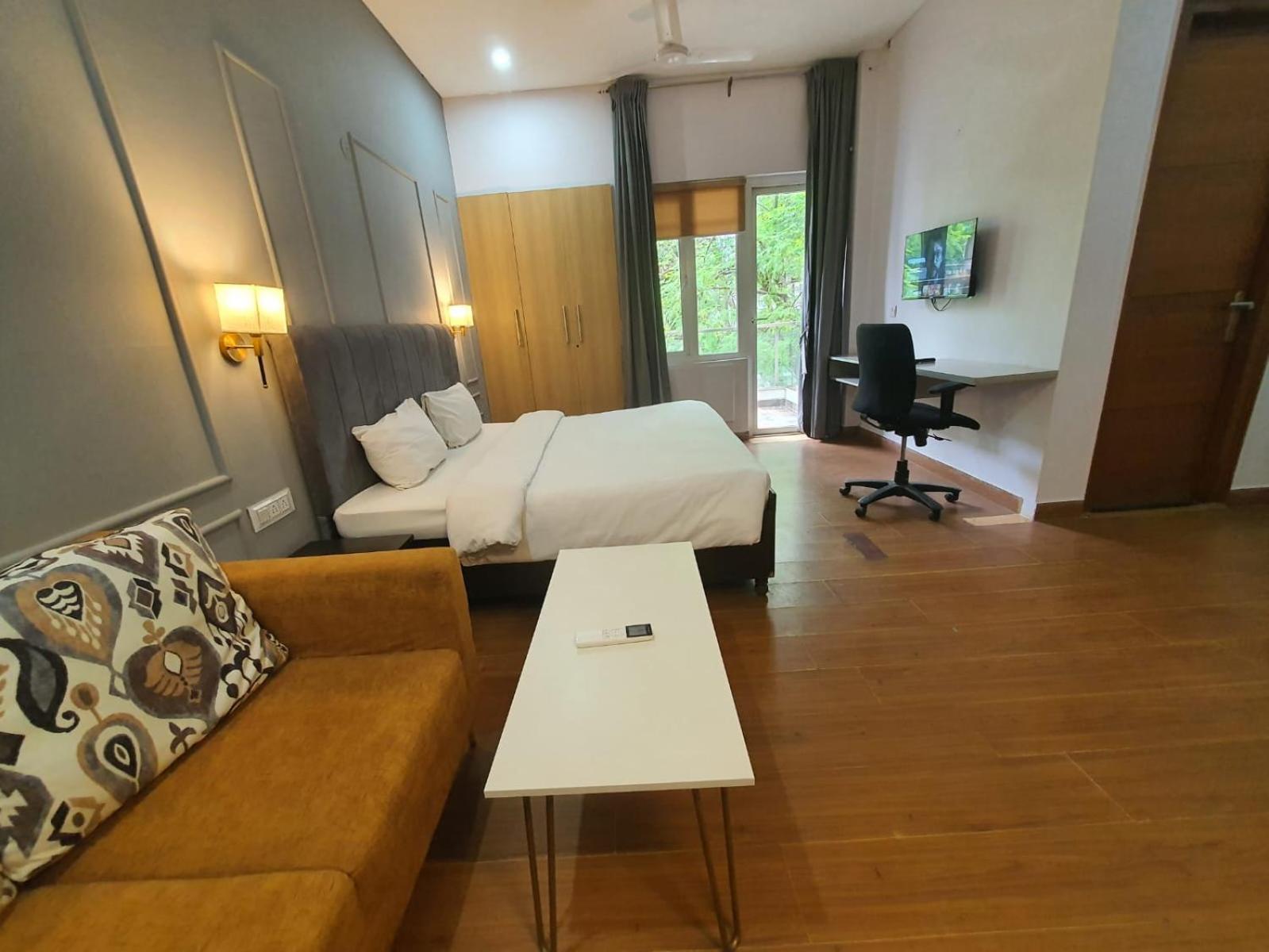 Mallenzo Suites Dlf Phase 1 Gurgaon Buitenkant foto