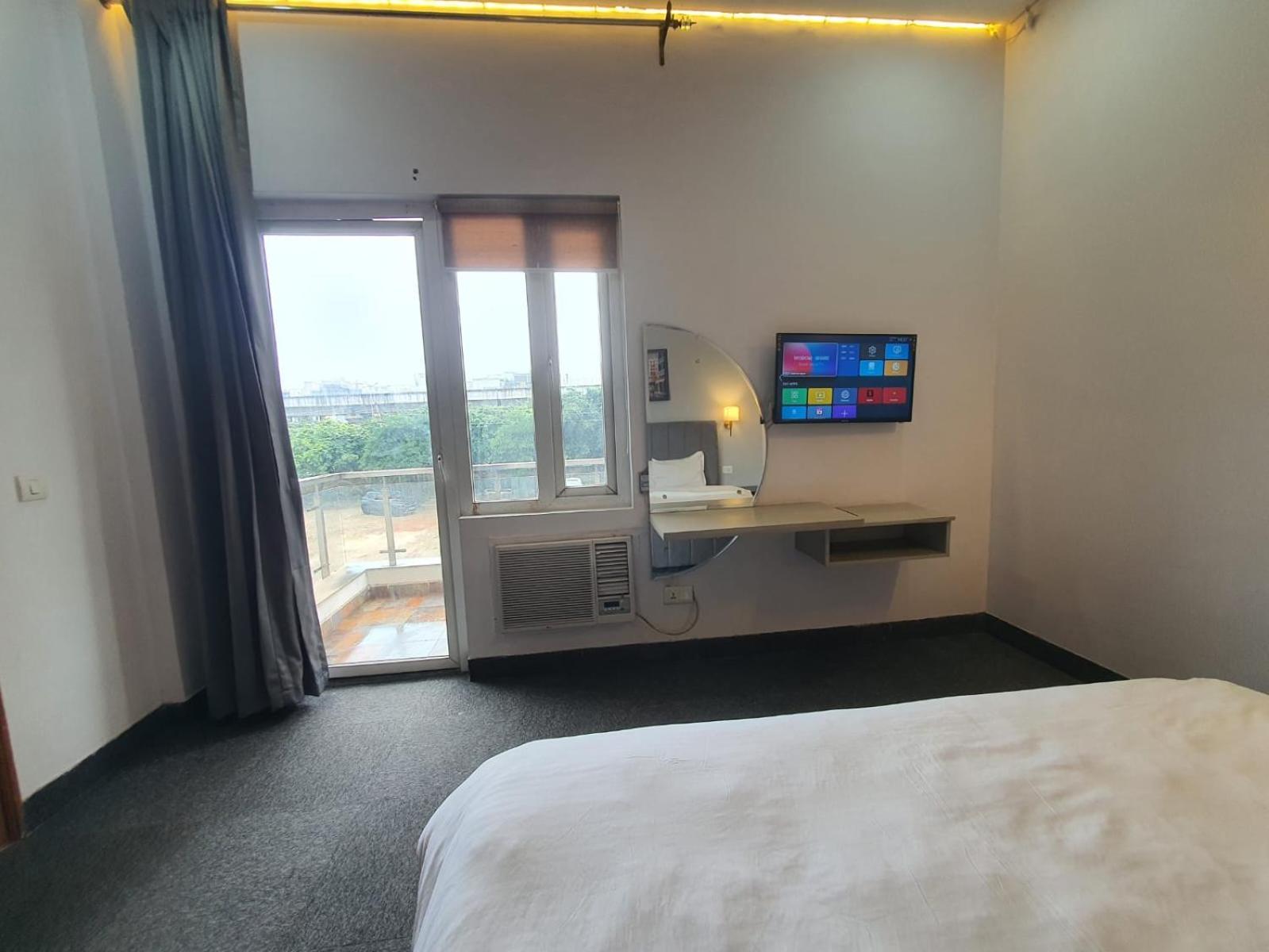 Mallenzo Suites Dlf Phase 1 Gurgaon Buitenkant foto